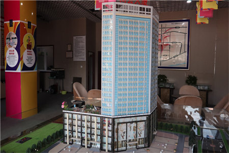 保利B区小高层精装修证满2年送车位储藏室采光刺眼看房方便.